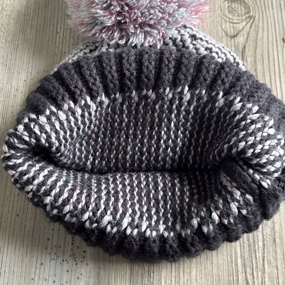 Under Armour Black And Pink Beanie Winter Hat Youth Large - Picture 5 of 6